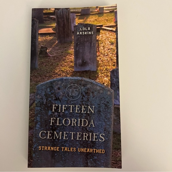 Fifteen Florida Cemeteries - Strange Tales Unearthed by Lola Haskins - Picture 1 of 16